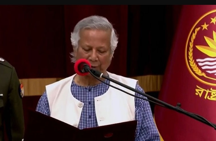 প্রধান উপদেষ্টা হিসেবে শপথ নিয়েছেন ড. মুহাম্মদ ইউনূস